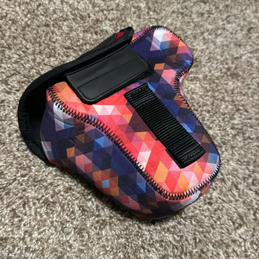 Cool & colorful neoprene FlexARMOR camera case by USA Gear - like new!